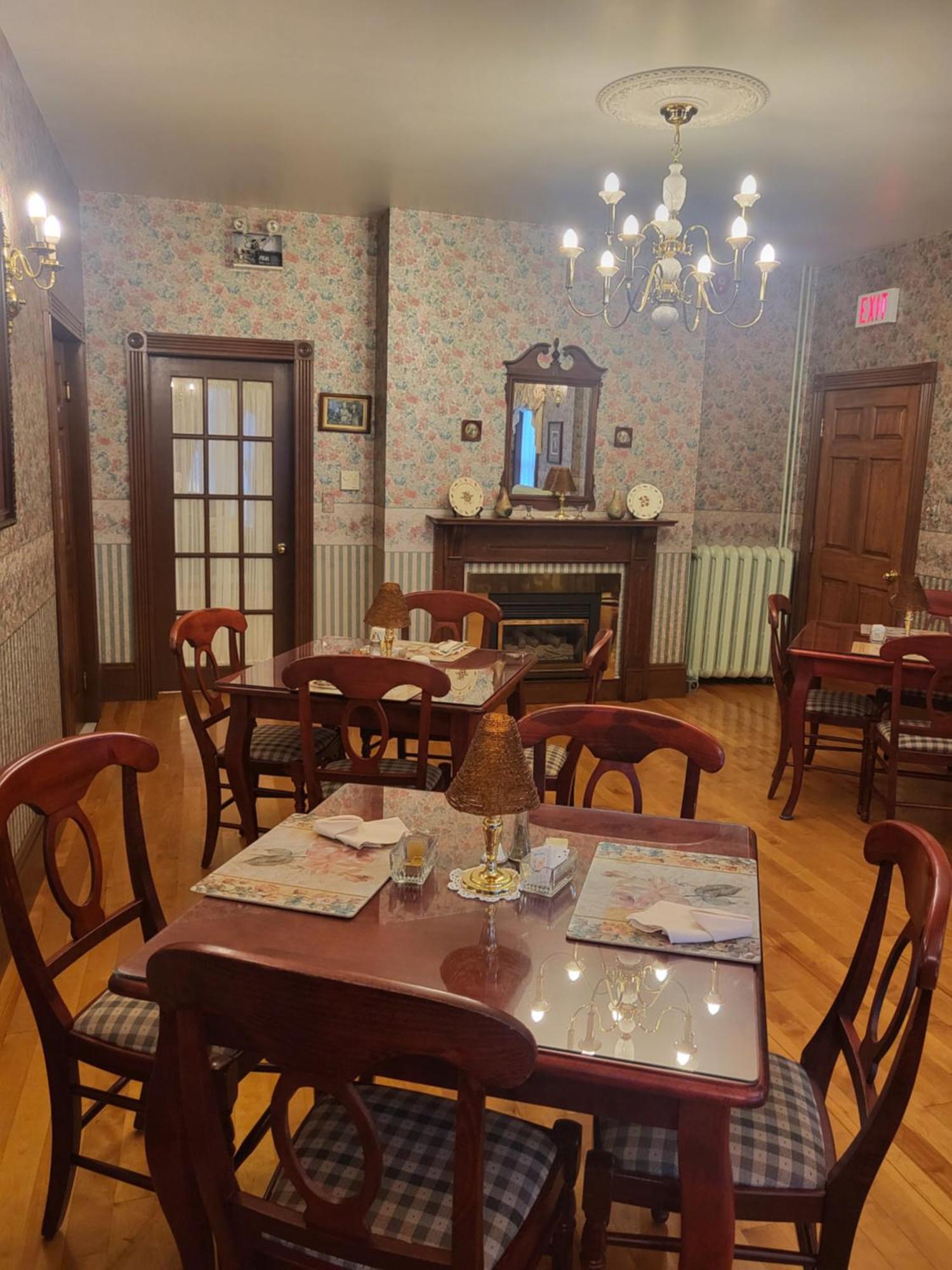 Cranberry Cove Inn ルイスバーグ エクステリア 写真