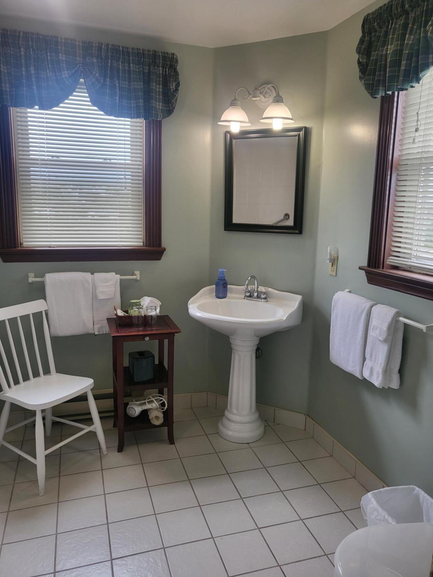 Cranberry Cove Inn ルイスバーグ エクステリア 写真