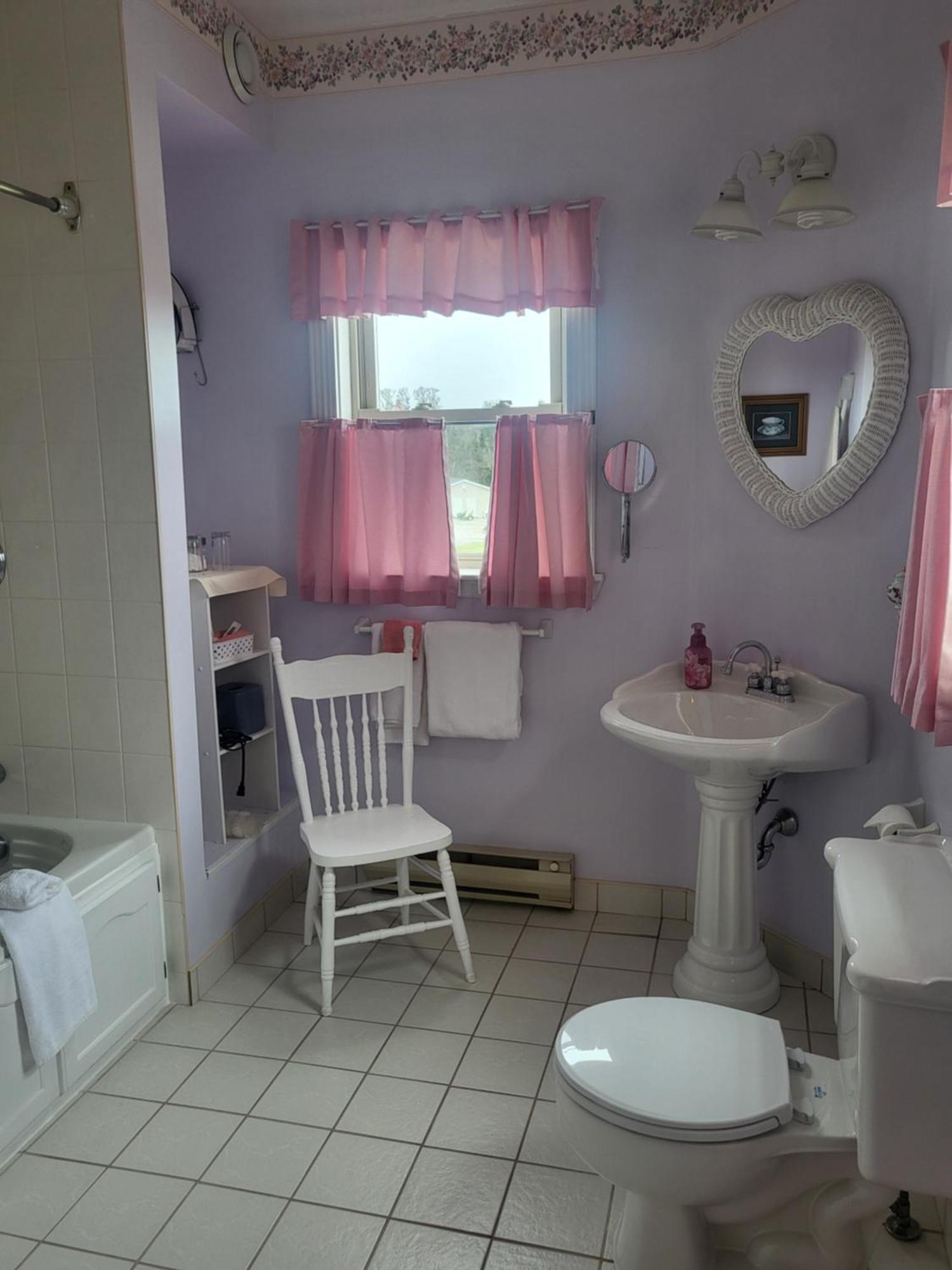Cranberry Cove Inn ルイスバーグ エクステリア 写真