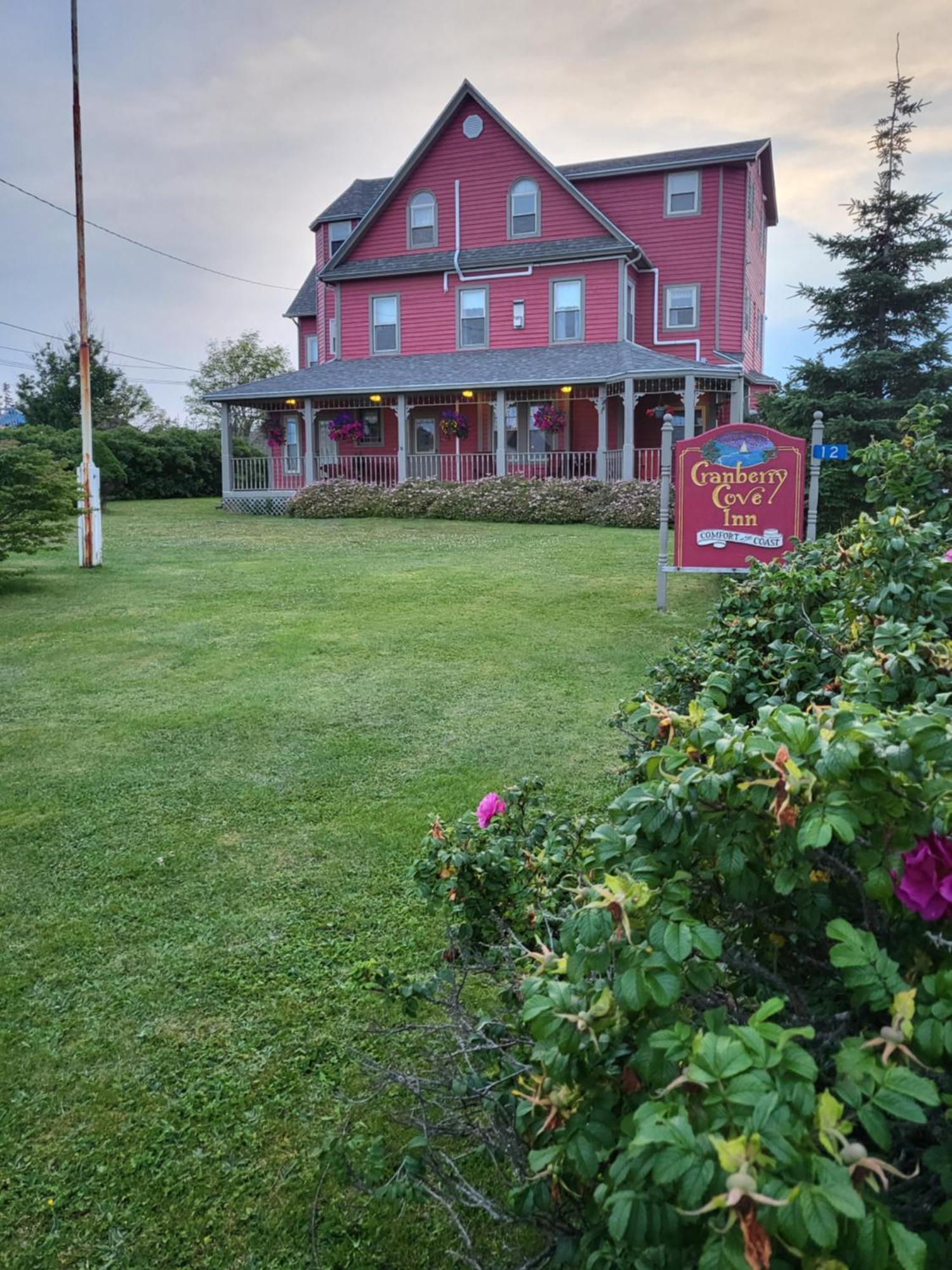 Cranberry Cove Inn ルイスバーグ エクステリア 写真