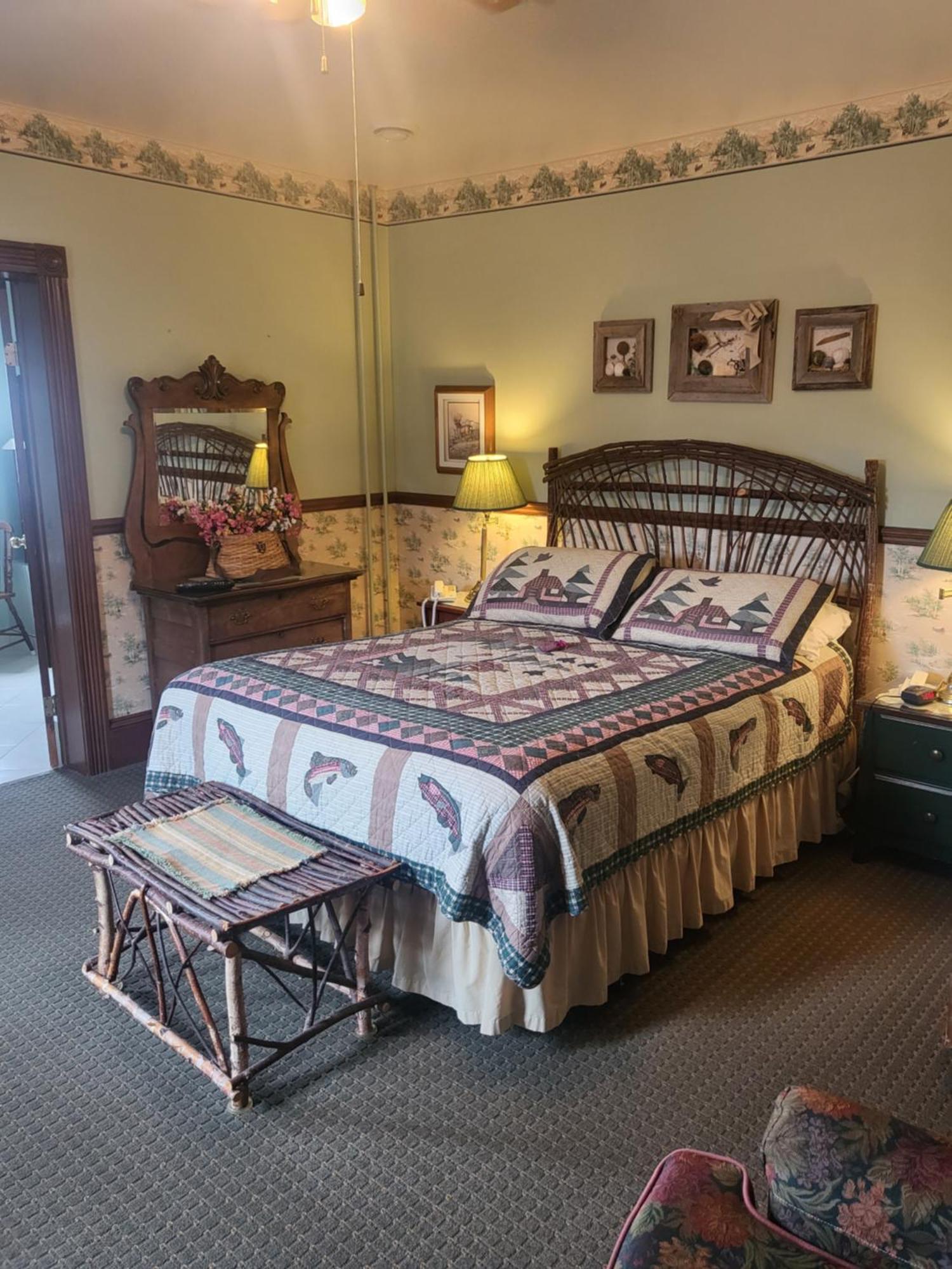 Cranberry Cove Inn ルイスバーグ エクステリア 写真